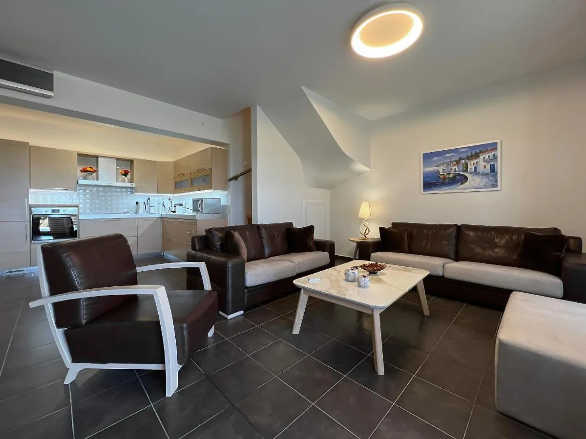 Sunrise Luxury Villa Nea Roda 0*,